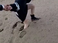 泥巴里打滚的小姐姐图片,小姐姐的欢乐打滚时光