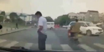 遵义小姐姐钓鱼,悠然自得，享受宁静时光