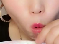 吃冰小姐姐金丝熊,金丝熊小姐姐的清凉魅力